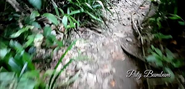  Encontrei uma delicia de mulher na trilha para a belíssima piscina natural localizada no Guarujá  na praia do Pernambuco Brazil . Alex Lima  - Bruxo Fire